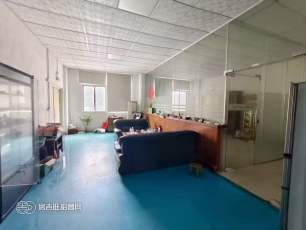 虎门树田工业园楼上面积1200平方，现成装修。带航车。园区形象好。空地大。水电到位