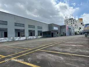 虎门省道边现成4S店招租 ​占地面积：6500平方 ​建筑面积：4800平方 经营范围（超市，茶餐厅，海鲜酒楼 仓库，汽修，物流快递等）