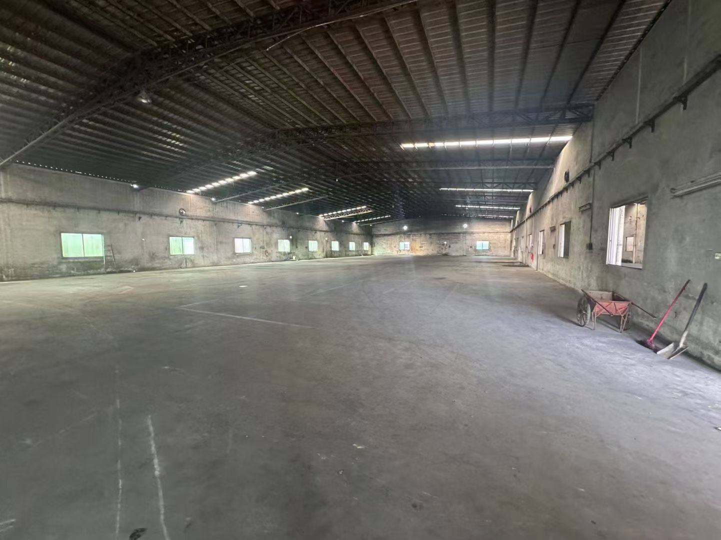 园洲独门独院单一层7800平方厂房出租，空地大。周边无居民