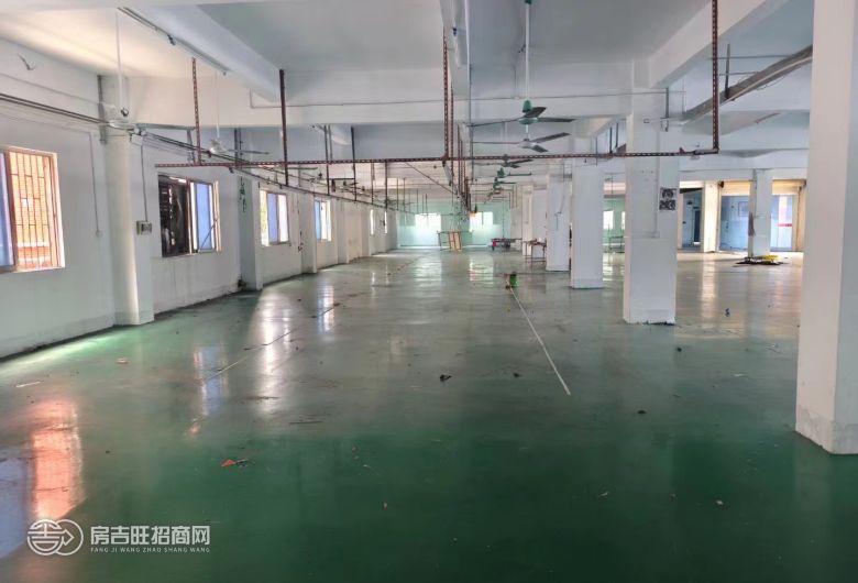 大利利业路标准厂房二楼整层1500平米，现成装修，招工方便，园区宿舍饭堂配套齐全 ​