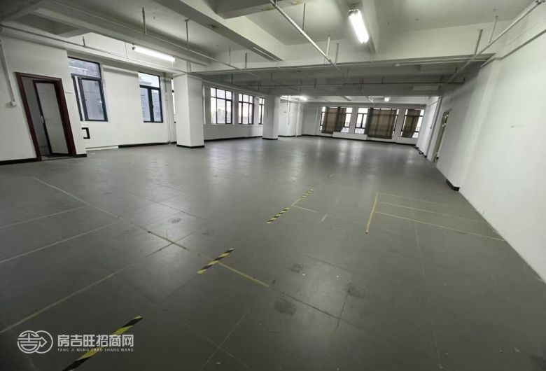 虎门白沙工业园新出原房东楼上1550平精装厂房，水电到位，拎包入住，好招工。工业园形象好，空地大