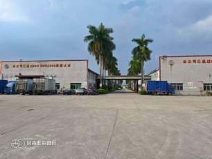 大岭山新出单一层钢构厂房7500平方， 房源 工业用地 可办理环评 带隔热 拖头进出方便。空地大，
