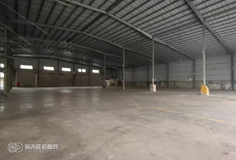 厚街镇大润发附近新出单一层钢构厂房仓库出租 楼层：单一层钢构 面积：厂房加办公室4700平方