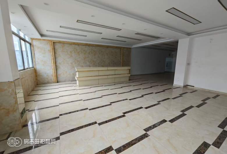 精品小独院！ 沙井新桥芙蓉工业区总面积5400平 1-3层，单层1800平/层，空地大停车位充足，毗邻新桥高速口