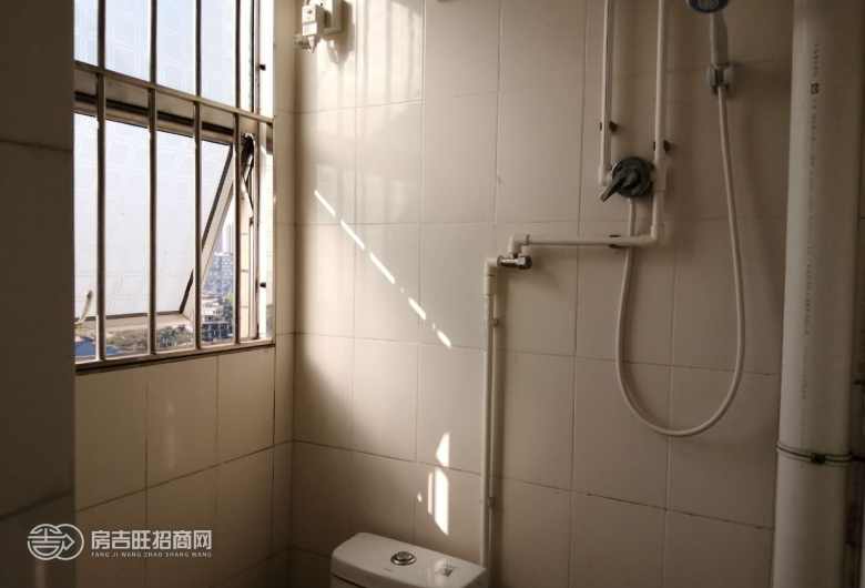五号线，距离深圳北2个站，五和地铁站附近单间直租