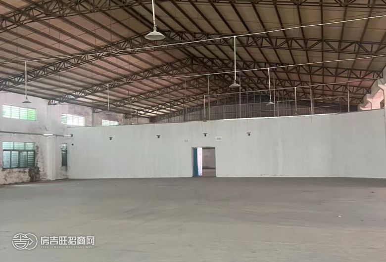 厚街镇单一层独门独院厂房5000方，格局对称工整，院子大，交通便利。高7米。