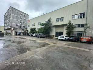 大岭山镇颜屋一楼2400平方，水电齐全。 ​现成办公室精装修，临深圳长安，距高速路口500米