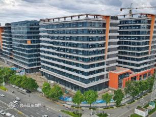 高埗镇 科技园 总面积12万平方 原房东厂房 实际面积直租 可整栋租 可分租  厂房格局方正采光通透 人货分离  每层配有四个大货梯5吨 3吨 客梯2部  每层主线到位 园区配套齐全