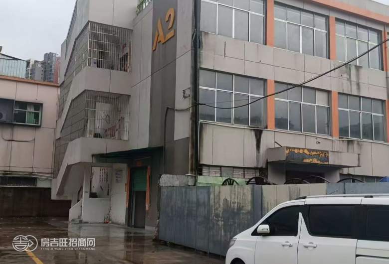 光明区凤凰街道独栋独院 厂房1-3层2500平，租金20元 现成办公室，带装修，地坪漆已刷