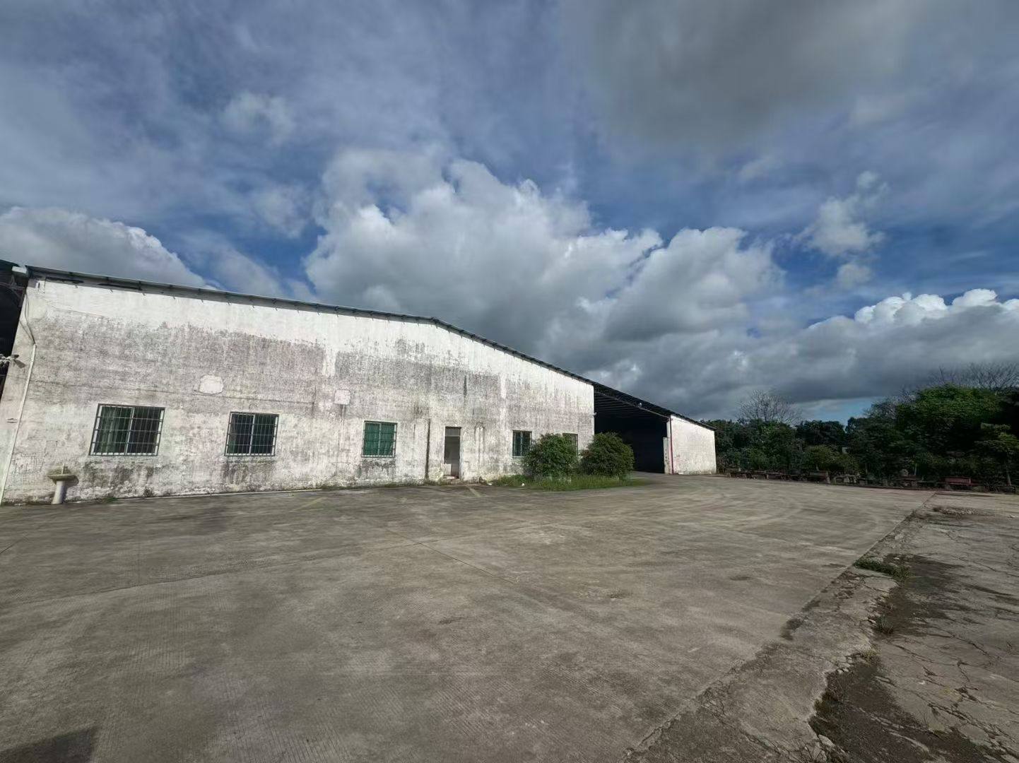 园洲独门独院单一层7800平方厂房出租，空地大。周边无居民