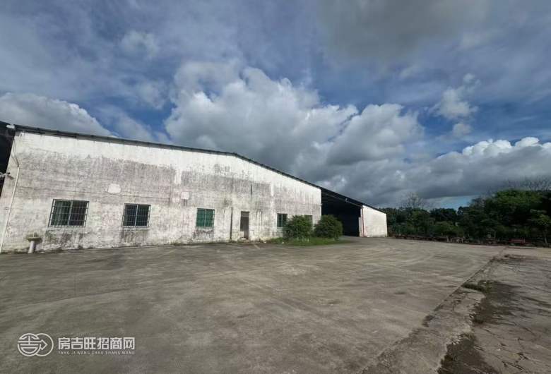 园洲独门独院单一层7800平方厂房出租，空地大。周边无居民