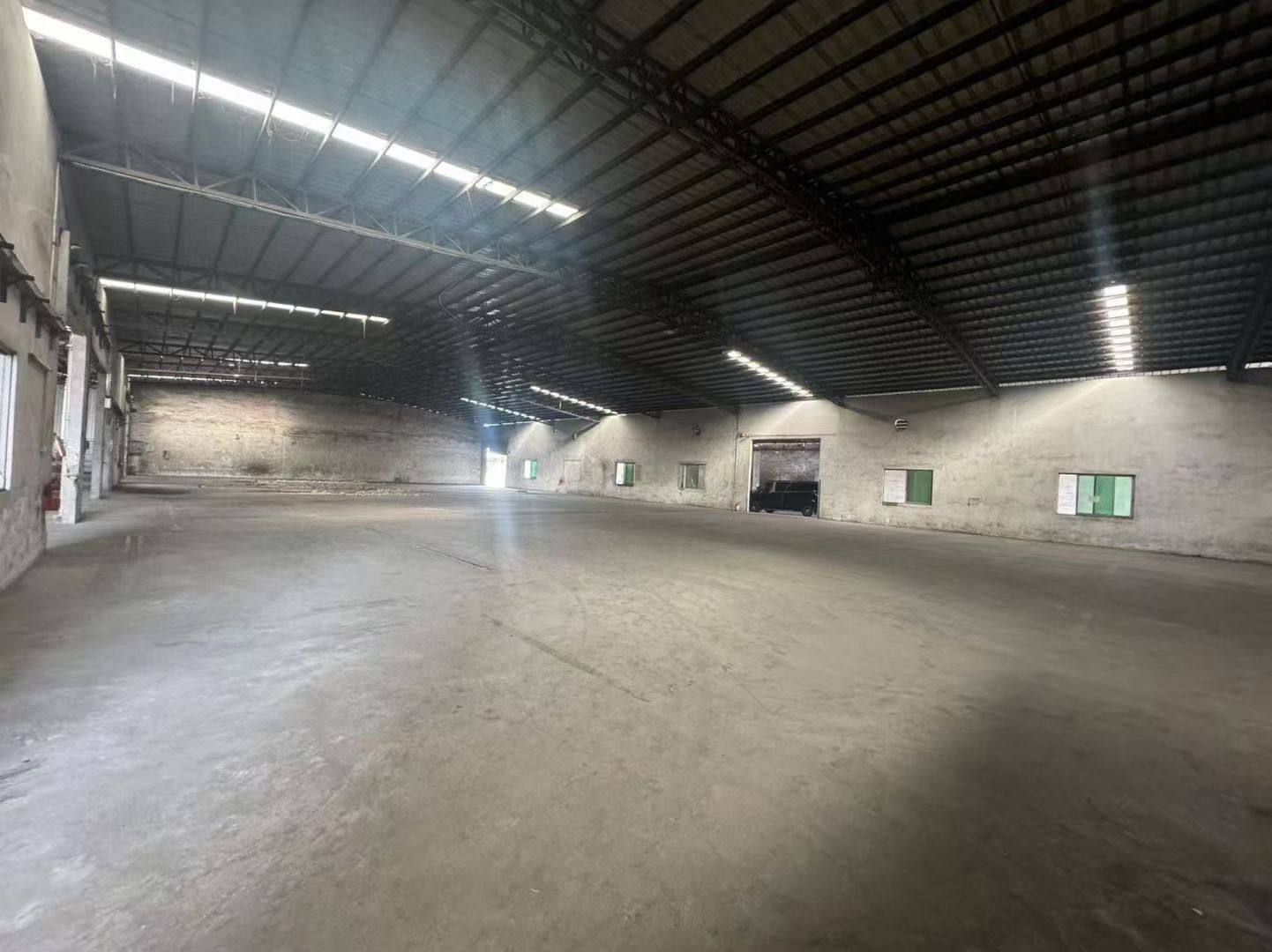园洲独门独院单一层7800平方厂房出租，空地大。周边无居民