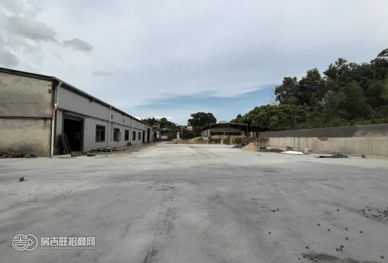 租空地送钢构厂房，（空地房东已硬化好）企石镇原房东独院，占地约4300平方，钢构1800平方，滴水7米，中间无柱子，电200千瓦，报价10元，