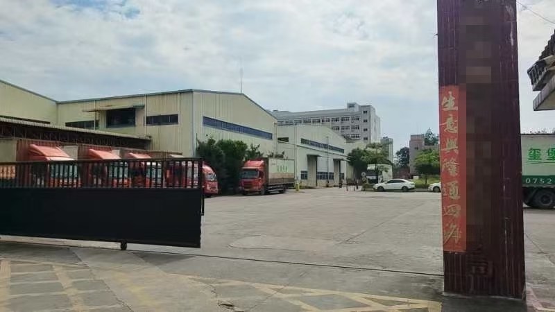 惠州市仲恺高新区 面积：车间 4 栋 19000 平方滴水 13 米 宿舍：5层2300平方 办公楼:1300平方 空地:8000 配电：250Kva