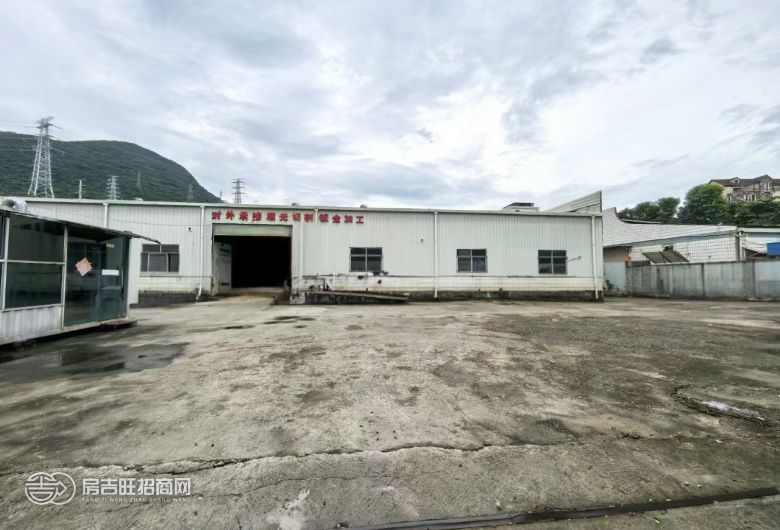 大岭山颜屋工业区，靠近107国道附近，新空钢结构独门独院1200平，空地1500平