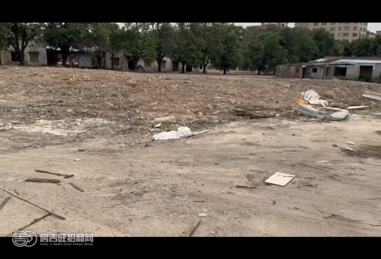 虎门30000平空地招租，马路边交通十分好。价格实惠，合同长，拖头好进出。