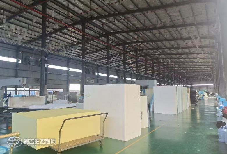 惠州市仲恺高新区 面积：车间 4 栋 19000 平方滴水 13 米 宿舍：5层2300平方 办公楼:1300平方 空地:8000 配电：250Kva