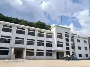 报价13的独院 地址：大岭山镇连马路边 结构：标准 面积：三层5000平方 报价：13 空地3000平方