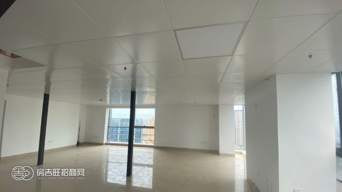商务新房双面采光低价出租，带两台空调