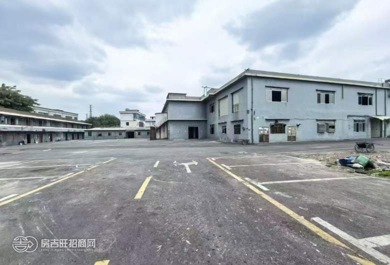 松岗东方原房东独门独院 厂房一栋1-2层7800平米 钢构一栋380平米 宿舍二栋加一栋饭堂共计2200平米 配电315KVA（可增容) 空地6000平米，合同5年