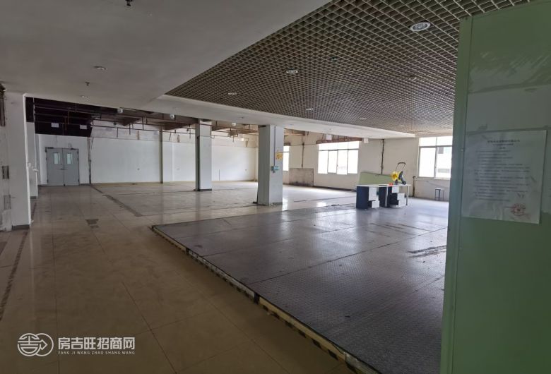 厚街溪头工业园楼上1600平方，现成装修，水电到位，拎包入住。好招工，工业园形象好。