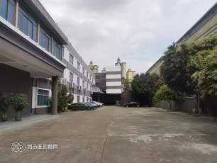 大岭山镇靠近松山湖独院红本厂房共8500平 厂房面积：1-3层5500 宿舍1800平米，办公室600 办公室豪华装修 十万级无尘车间省百万装修费 独立变压器，