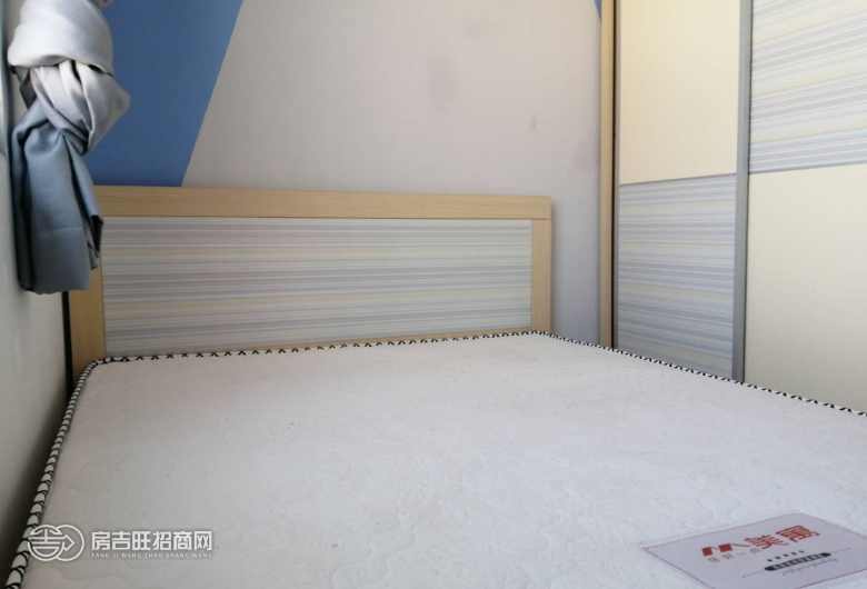五号线，距离深圳北2个站，五和地铁站附近一室一厅直租