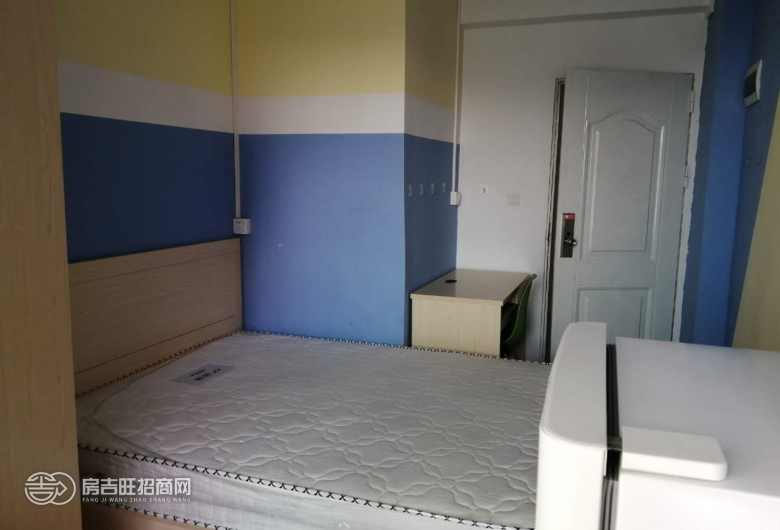 五号线，距离深圳北2个站，五和地铁站附近单间直租