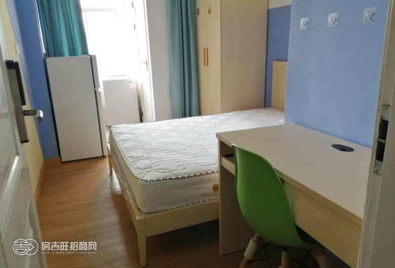 五号线，距离深圳北2个站，五和地铁站附近单间直租