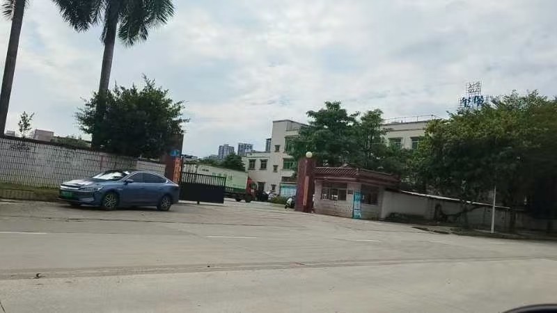 惠州市仲恺高新区 面积：车间 4 栋 19000 平方滴水 13 米 宿舍：5层2300平方 办公楼:1300平方 空地:8000 配电：250Kva